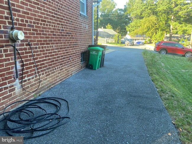 Photo - 1423 Ruatan St