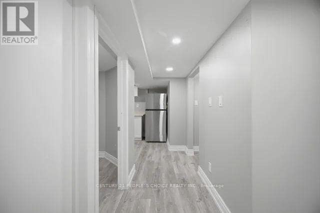 Photo - 249 Burnhamthorpe Rd