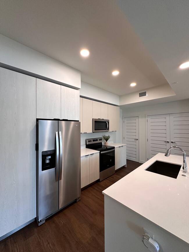 Building Photo - 1708 SW 7th Dr Unit A3 Rental