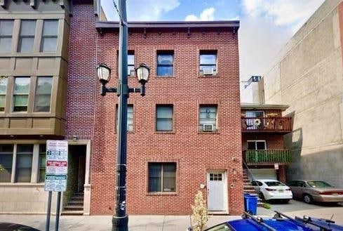 Building Photo - 136 Essex St Unit 3