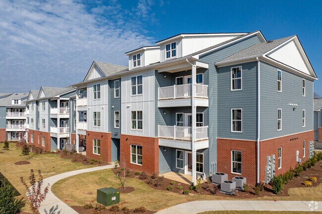 Hathaway at Lake Norman Apartments - Hathaway at Lake Norman Apartments