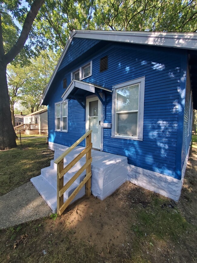 Photo - 2642 Riordan St