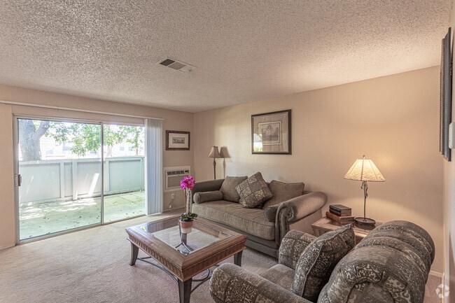 1BR, 1BA - 648 SF