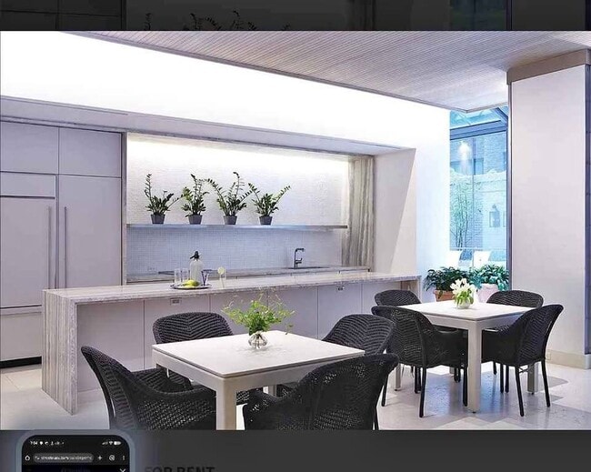 Building Photo - 320 W 38th St