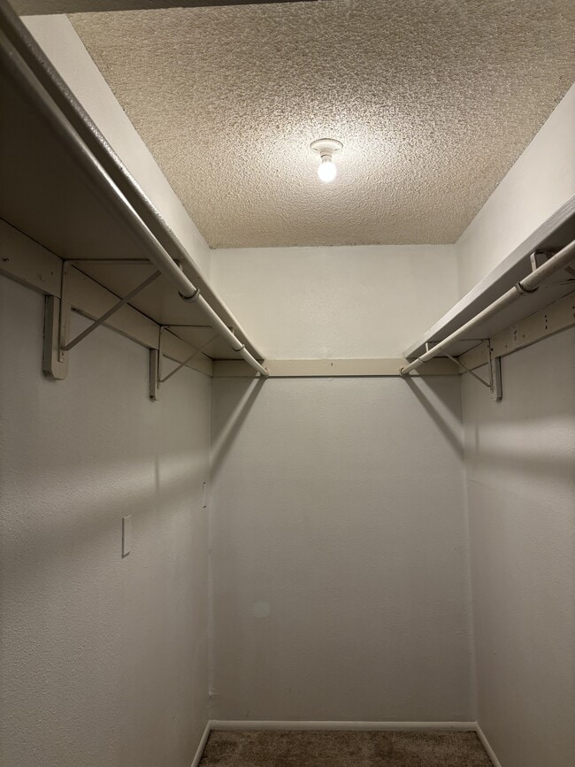 closet - 15389 S Dixie Hwy