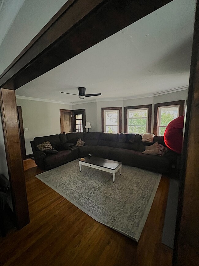 Living Room - 14923 Delaware Ave Unit Upstairs - 14923