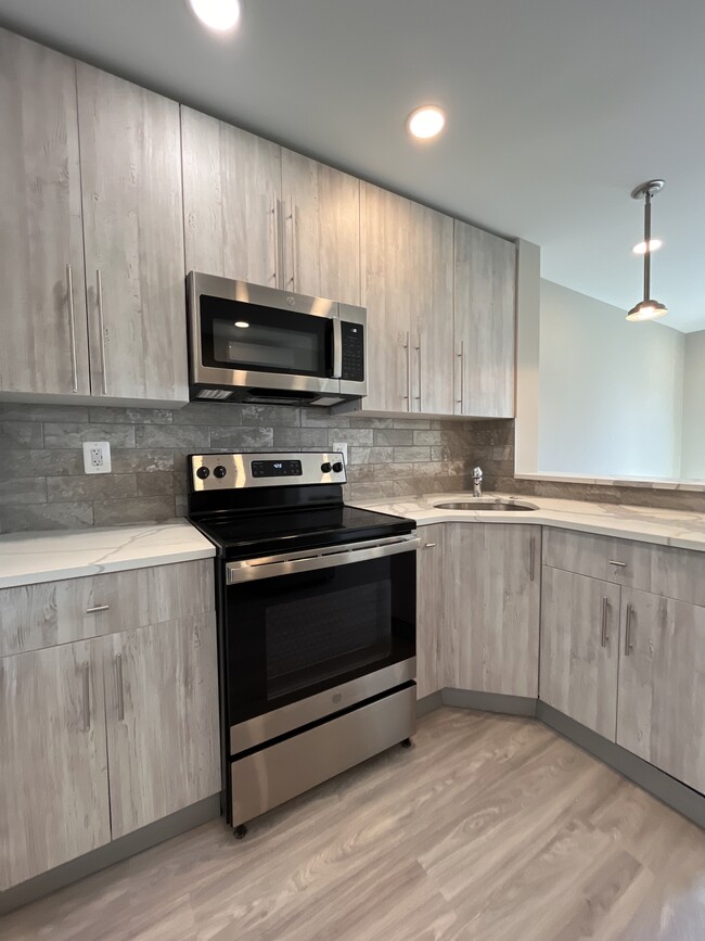 Photo - 101 S Victoria Ave