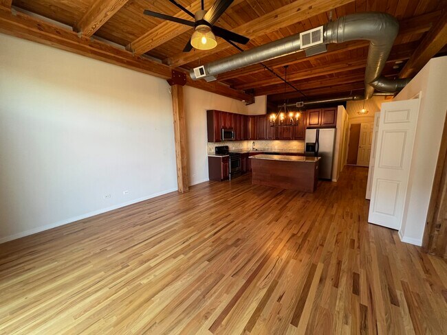 Photo - 2806 N Oakley Ave Unit 408
