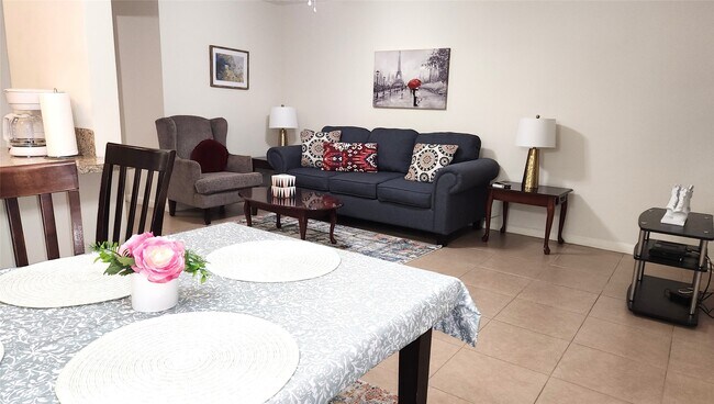 Photo - 4727 W Alabama St Unidad 105