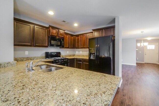 Photo - 6721 Woodford Dr