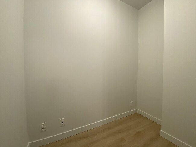 Photo - 567 Clarke Rd