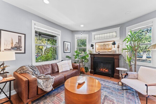 Photo - 76 Condict St Unit House