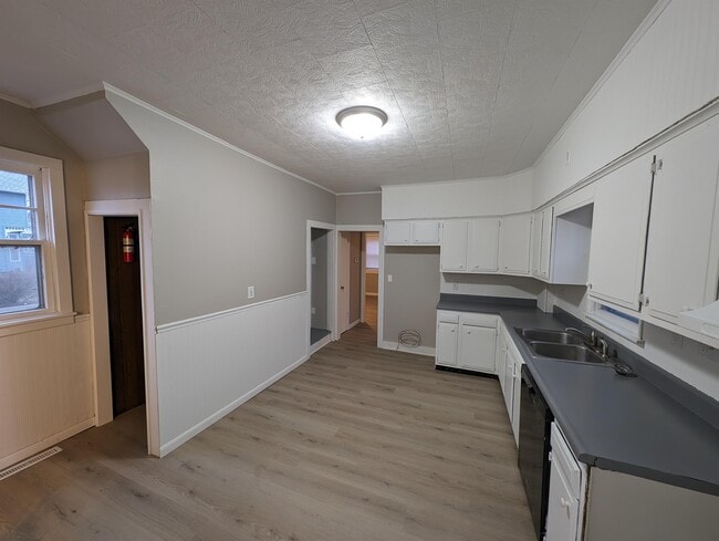 301 6th Ave SW
