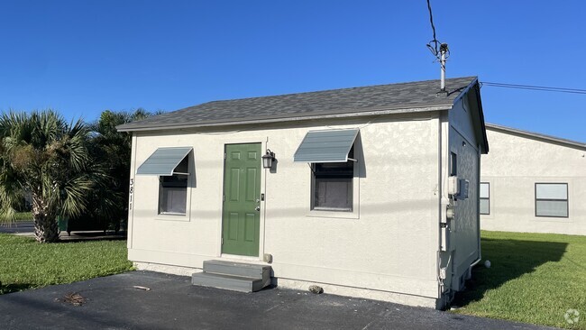 Building Photo - 3811 Davis Rd Rental