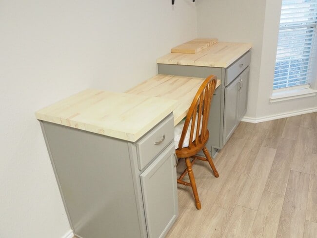 Photo - 511 Lone Star Park Ln