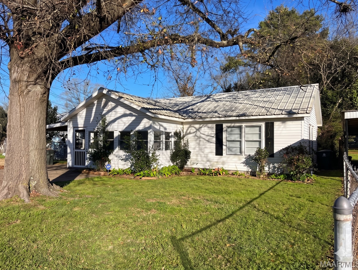 Photo - 3462 East St