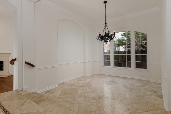Photo - 122 E Lansdowne Cir