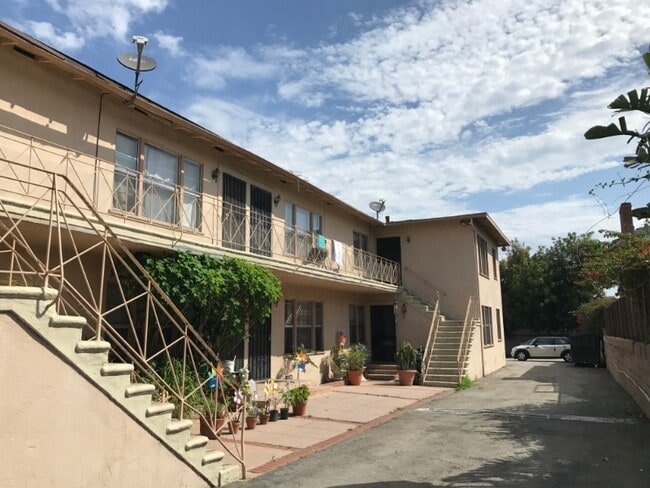 Photo - 2020 Cloverfield Blvd Unit 5-B2