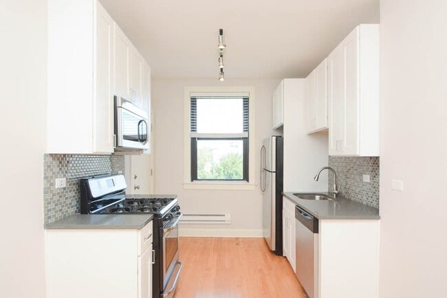 Photo - 2303 N Rockwell St Unit B3