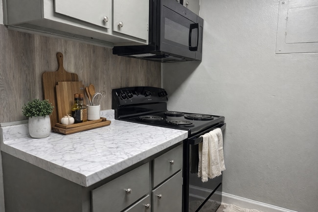 Photo - Wind Crest Apartments & Townhomes Space to Live. Room to Relax. Location You’ll Love.