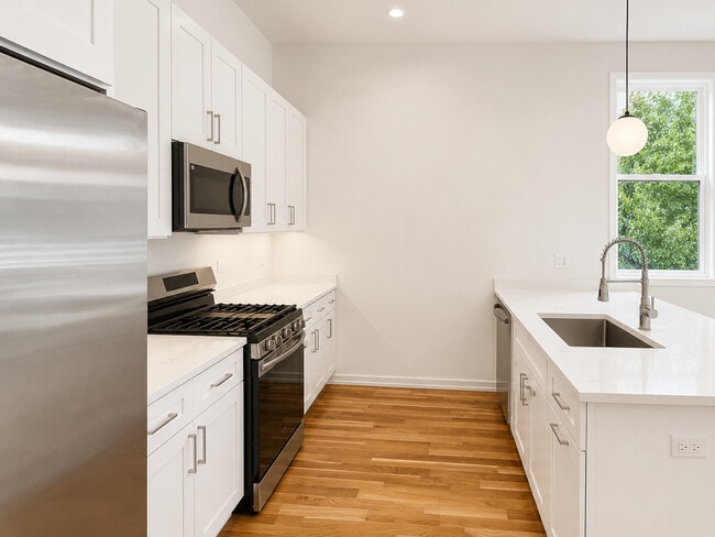 Photo - 822 N Winchester Ave