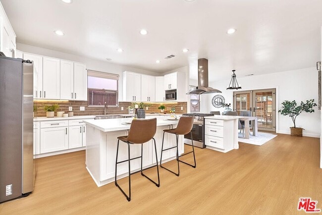 646 N Sierra Bonita Ave