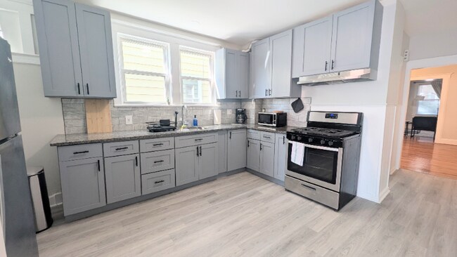 Photo - 352 Jackson St