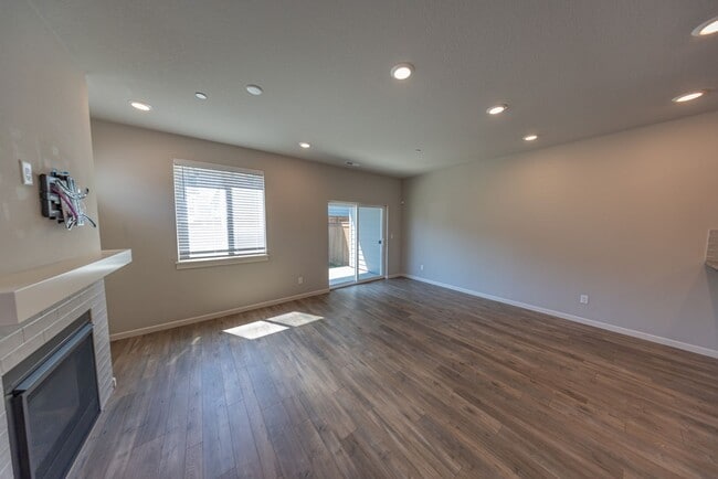 4255 S Waters Edge Wy
