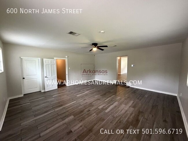 Photo - 600 N James St