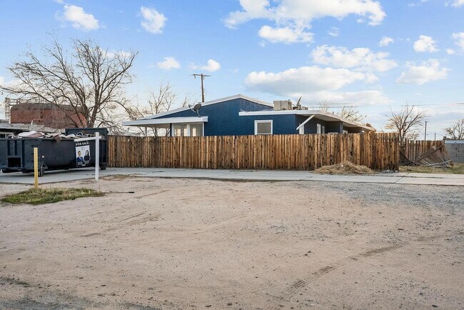 Photo - 13057 Davenport St