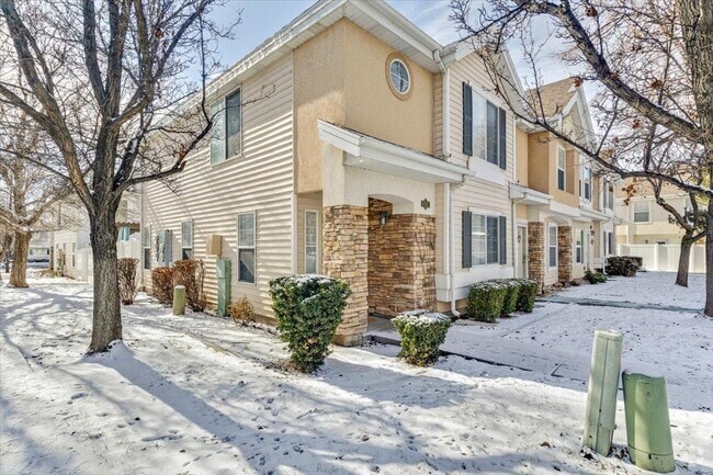 Building Photo - 184 E Rideout Hall Ln Rental
