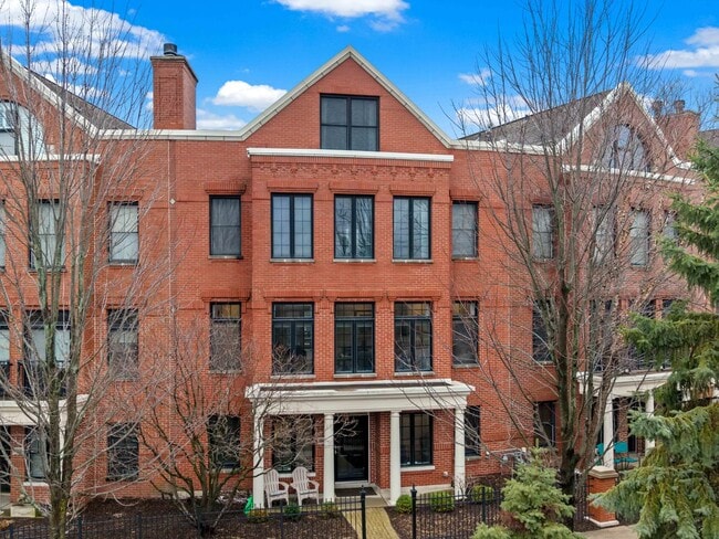 Building Photo - 2048 Valor Ct