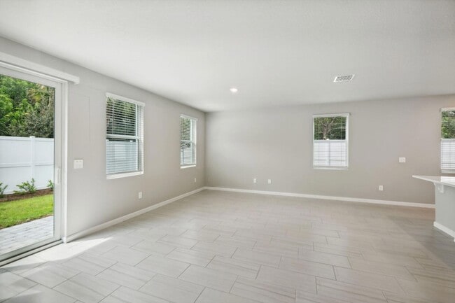 Photo - 423 Salisbury Cir