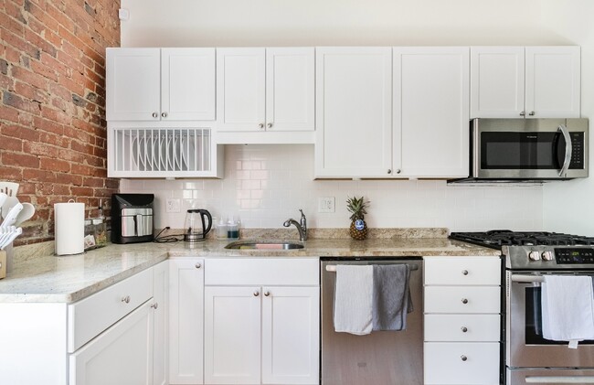 Photo - 1407 F St NE Casa