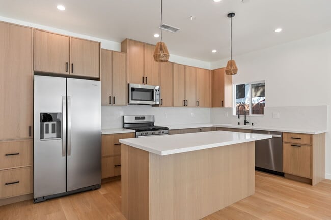 Building Photo - 21824 Cohasset St Rental