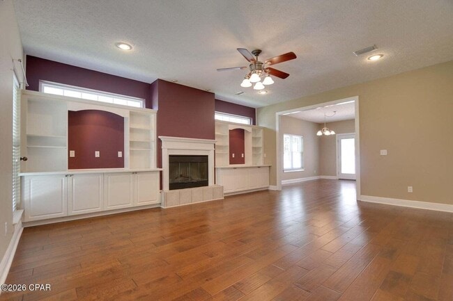 4026 Oak Forest Dr