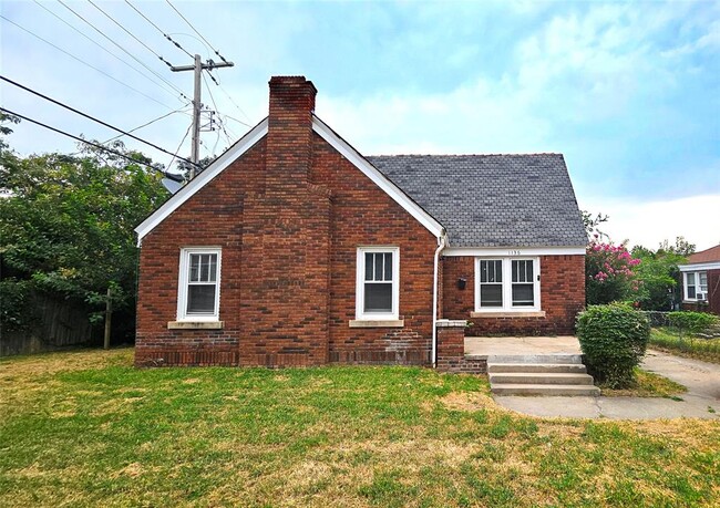 Building Photo - 1136 N Villa Ave Rental