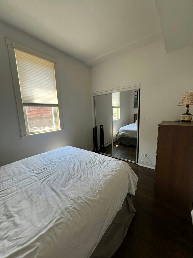 Photo - 1916 N Rockwell St Unit 1