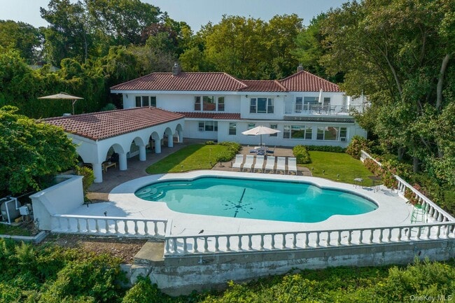 Photo - 10 Beach Hill Dr
