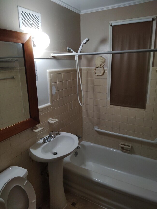 Photo - 1533 S Pkwy E