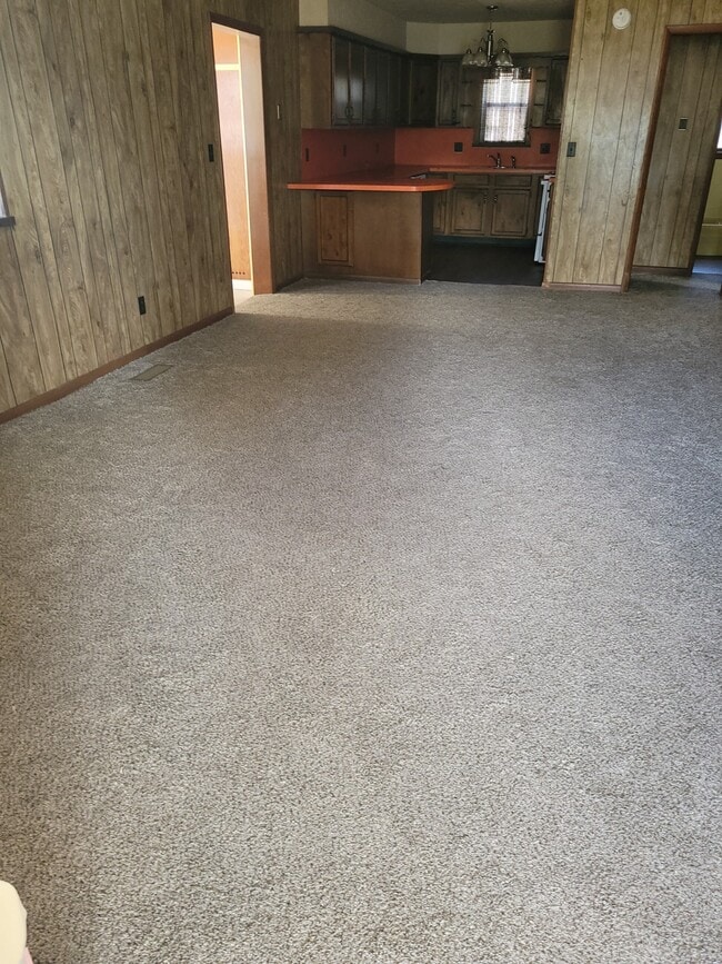 Photo - 819 W Broadway Ave