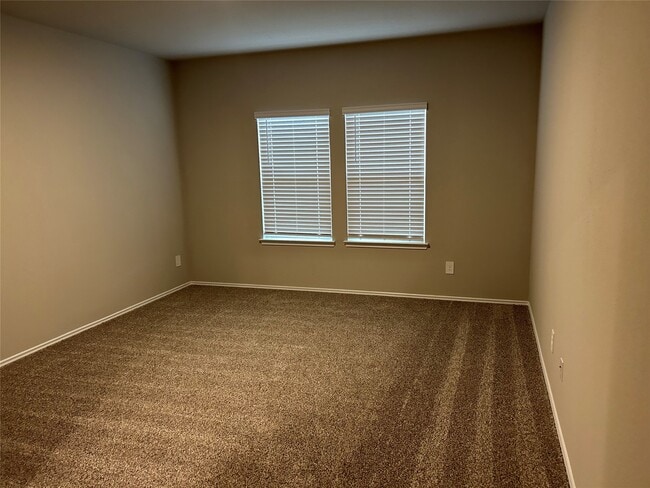 Building Photo - 40434 Gdn Hts Ln