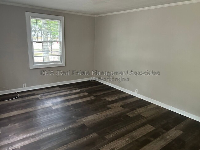 Photo - 1001 W College St Ext