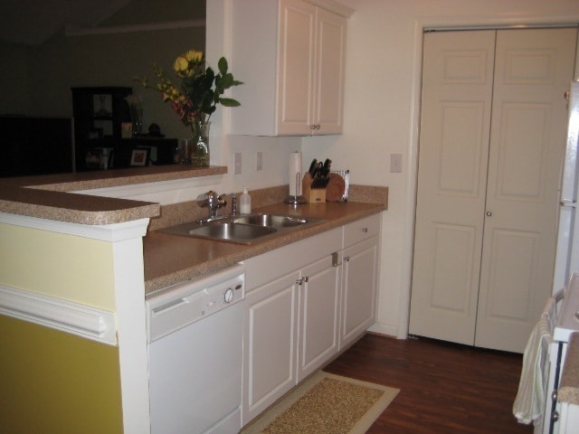 Photo - IMMACULATE END UNIT T.HOUSE STYLE CONDO