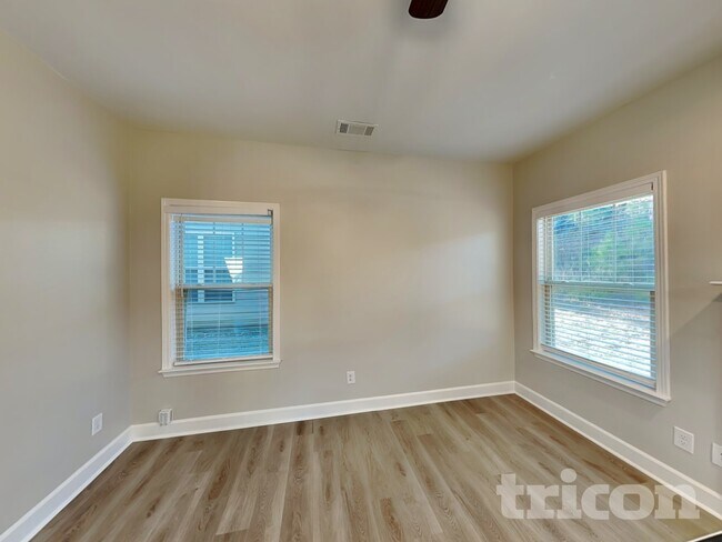 Photo - 498 Kirkland Dr