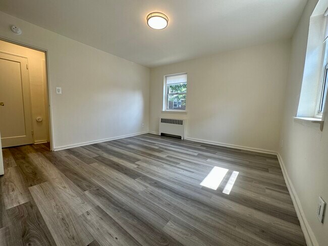 Photo - 11 Stratford Ave Unit 1B