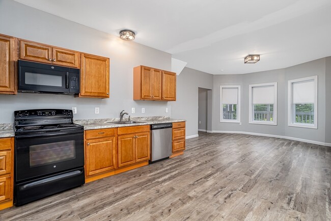 Building Photo - 176 Blossom St Unit 1