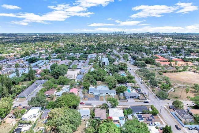 Photo - 2415 Pierce St Unidad -