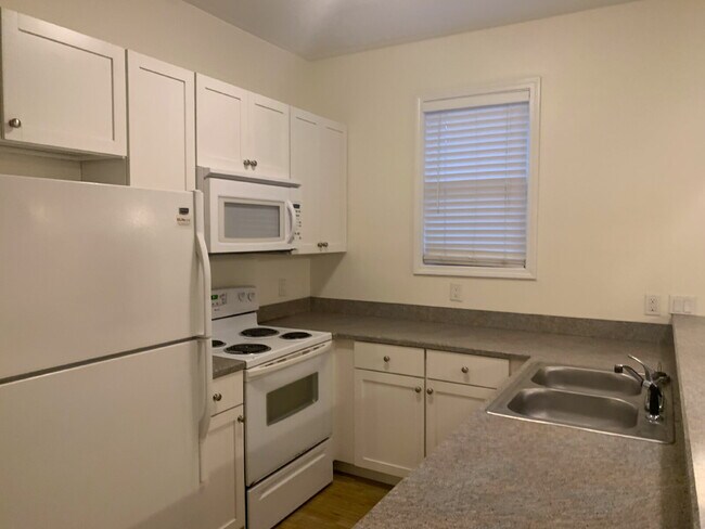 Photo - Historic Lincolnville Roommate-Ready Apartment!