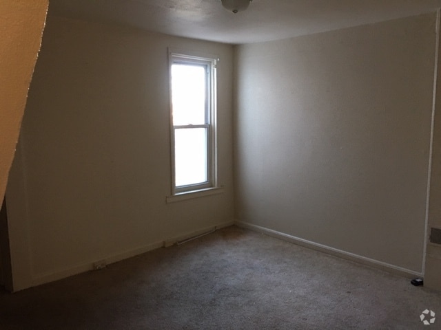 Building Photo - 633 E Boundary Ave Unit 1st Floor Rental